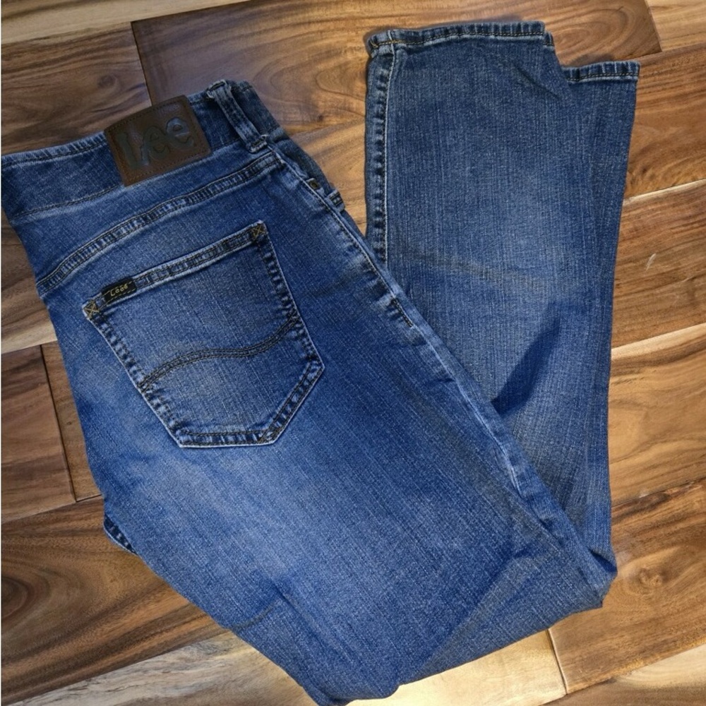 Lee extreme motion straight fit tapered leg 29x32